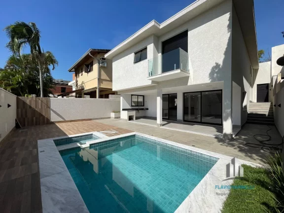 Belíssima Casa no Aphaville 3 de 310m² com 3 Suítes e 6 Vagas
