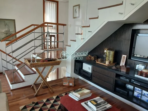 Imagem Charmosa e elegante casa em estilo praiano, com muitas janelas, bem iluminada e arejada disponível ...