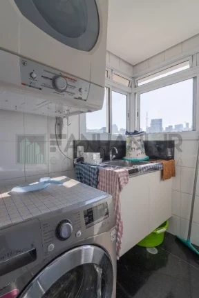 Imagem Venha morar no incrível Jardim Paulista! Oferecemos um apartamento dos sonhos, com 198m² de puro conforto e elegância. Com 3 suítes e 4 vagas, esse im
