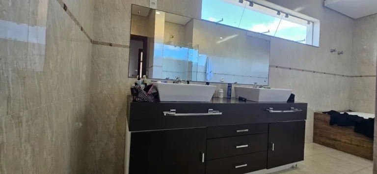 Imagem Casa à Venda, 310 m2, 3 Dormitórios (Suíte), 4 Vagas - Pedra Branca - Palhoça/SC
