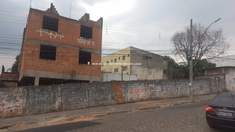 Ótimo terreno à venda localizado no bairro São Joaquim em Contagem, MG. Com área total de 720m²...