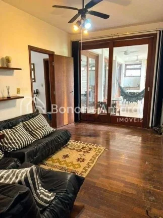 Imagem Bela casa com toque rústico. a residência possui um amplo terreno de esquina com 1.182m² de área...