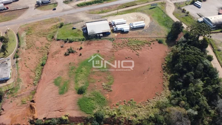Imagem Terreno com Barracão Comercial Frente para BR