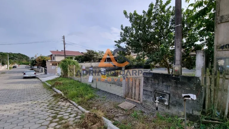 Imagem Casa à venda com 02 dormitórios, amplo quintal, local tranquilo e muita segurança em Penha Adriano Carpes vende