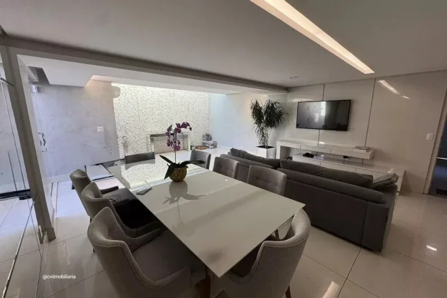 Imagem Este espaçoso apartamento de 179 metros quadrados é ideal para quem busca conforto e praticidades....