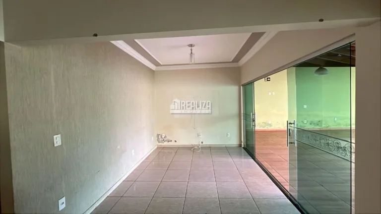 Imagem Casa à venda no bairro Jardim Maracanã, Uberaba - 2 dormitórios, suíte e churrasqueira!