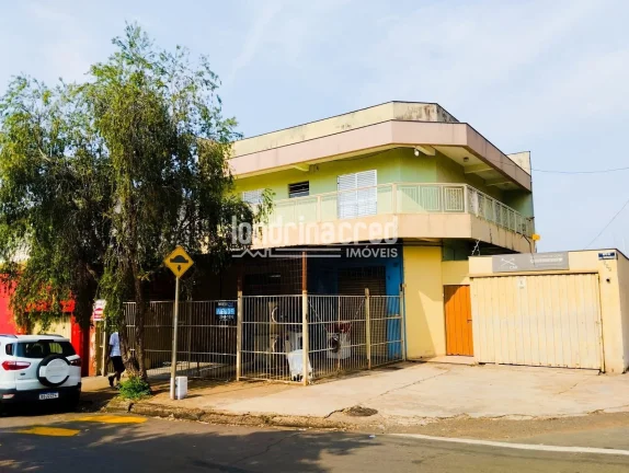 Imagem Salão Comercial com Casa nos Fundos e Apartamento Superior: Terreno de 340m² e 280m² de Área Útil. Ideal para Investimento ou Negócio! Oportunidade Única!