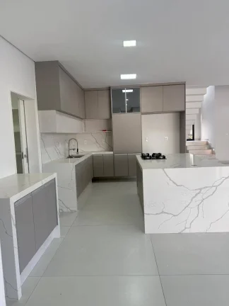 Imagem Casa Sobrado em Condomínio - 328M², 3 Dorms, 3 Suítes, Closet, 4 Vagas.