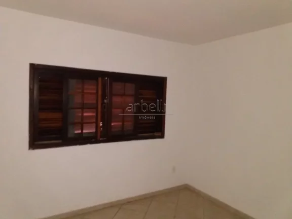 Imagem Casa térrea com 247 metros de área total, 3 dormitórios, 2 banheiros, sala, 1 quarto reversível ...