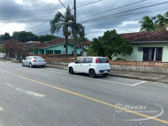 Imagem Casa com amplo terreno Bom Retiro - Joinville