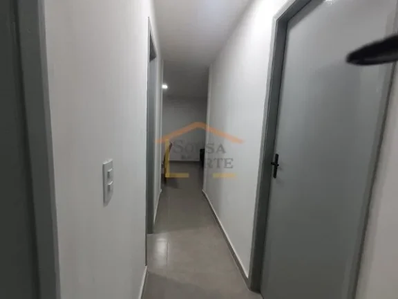 Imagem Apartamento recém-reformado com 82m², distribuído em sala ampla para 2 ambientes, 3 dormitórios,...