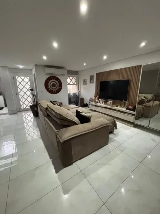 Imagem Imóvel à venda em São Caetano do Sul-SP: Casa com 4 quartos, 1 suíte, 2 banheiros, 4 vagas de garagem e 250m² de área no Jardim São Caetano.