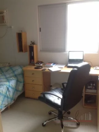 Imagem Cobertura plana, muito espaçosa, posição solar norte. Sala de tv, ampla sala de estar/jantar, ár...