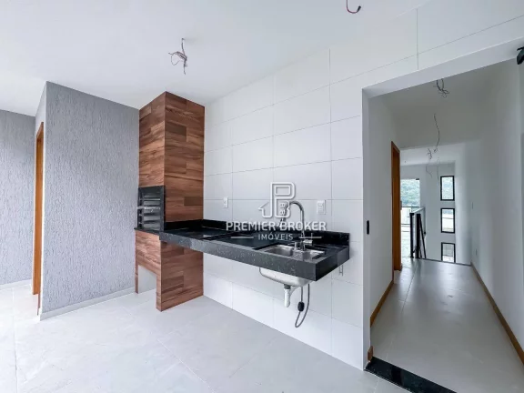 Imagem Casa com 3 dormitórios à venda, 131 m² por R$ 899.000,00 - Golfe - Teresópolis/RJ