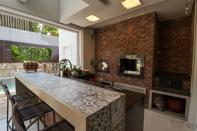 Imagem Venha conhecer esta linda casa dentro de um condomínio que fica em uma posição estratégica! Com ...