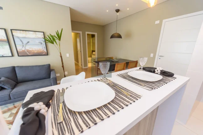Imagem Apartamento à venda nas Mercês – 3 quartos, suíte e sacada com churrasqueira