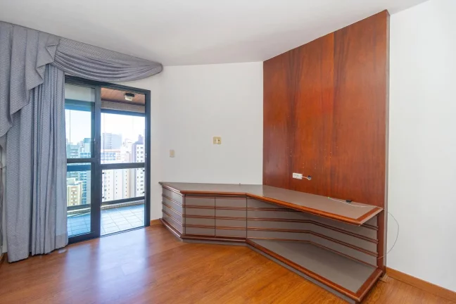 Imagem Apartamento de 4 quartos no bairro Água Verde