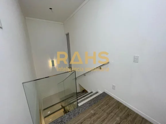 Imagem OPORTUNIDADE! De R$980.000,00 por R$899.000,00! Lindíssimo sobrado no Bairro Gloria, com fácil ace...