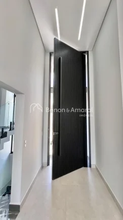 Imagem Apresentamos uma belíssima casa de luxo localizada no exclusivo Condomínio Portal do Jequitibá, e...