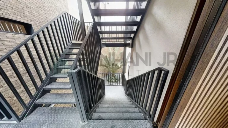 Imagem Casa Comercial para Locação em São Paulo-SP, Jardim Europa: 8 Salas, 8 Banheiros, 15 Vagas, 900m² de Área!