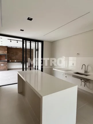 Imagem Casa à venda no Cond. Velho Chico com 3 suítes, uma com closet, piscina