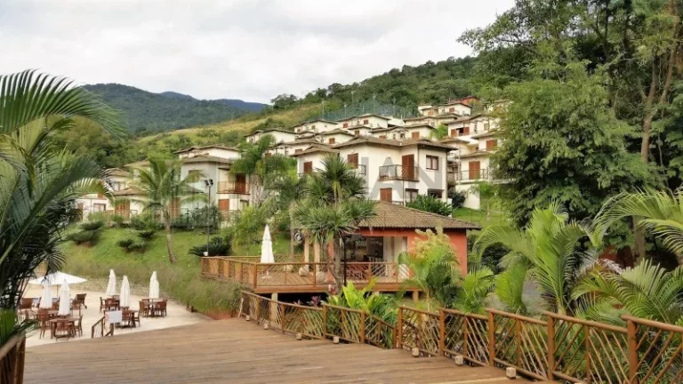 Imagem Excelente Casa de Alto Padrão Mobiliada Com Vista Mar Em Condomínio com área de lazer completa - Praia do Curral. 4 quartos, Sendo 4 suítes; Sala de