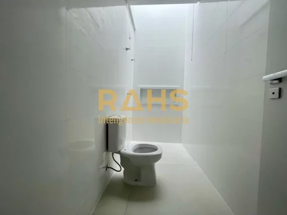 Imagem Ótimo sobrado geminado com 1 suíte mais 2 quartos a venda no bairro Bom Retiro em Joinville. Conta...