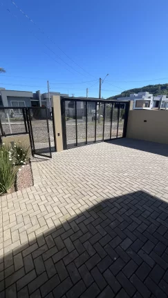 Imagem Excelente casa de 3 dormitórios em localização Privilegiada do Bairro Centenário- Sapiranga