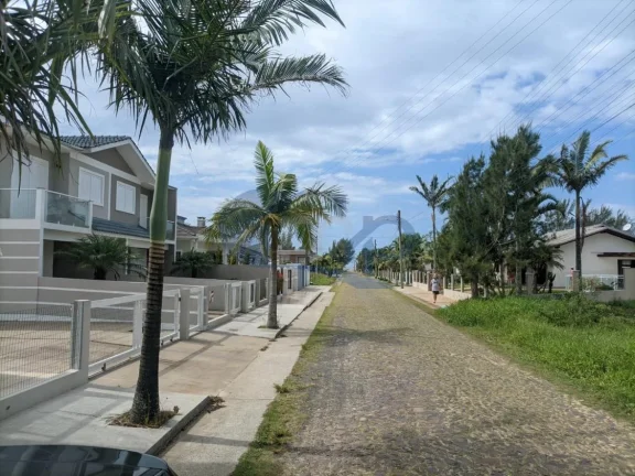 Imagem Casa á venda com 3 dormitórios na Bela Torres em Passo de Torres/SC