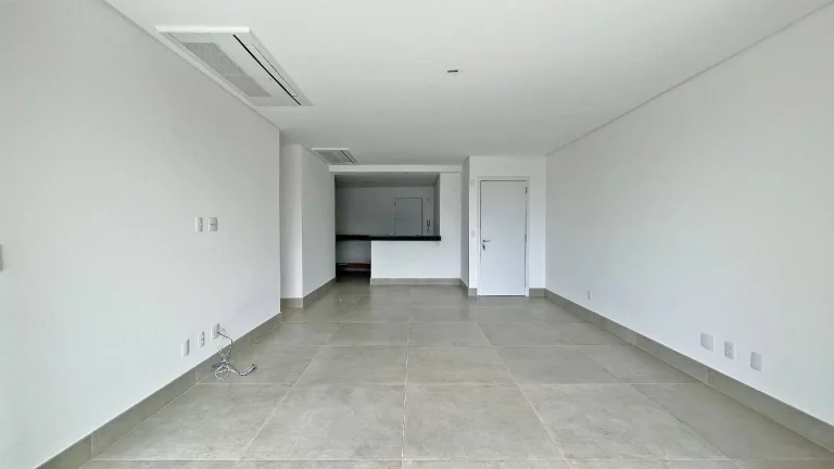 Imagem Oportunidade Única! Apartamento de Luxo na Módulo 07 com Vista Deslumbrante