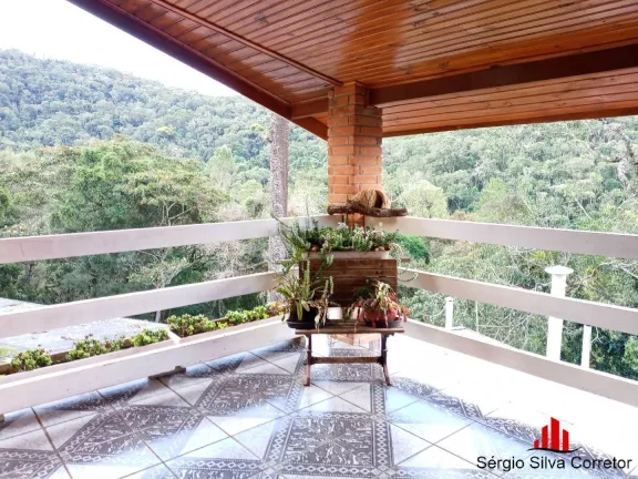 Imagem Casa a venda Com 06 Dormitórios na Região da Minalba em Campos do Jordão.