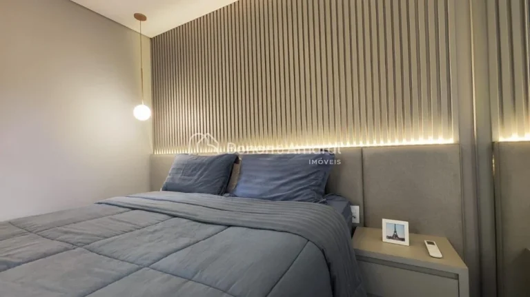 Imagem Este apartamento é simplesmente impecável. Totalmente reformado e mobiliado, foi projetado pela ar...