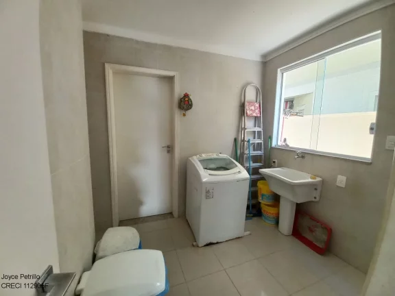Imagem Casa com 4 suítes a 100 m da praia em condomínio de Luxo em Peruíbe.
