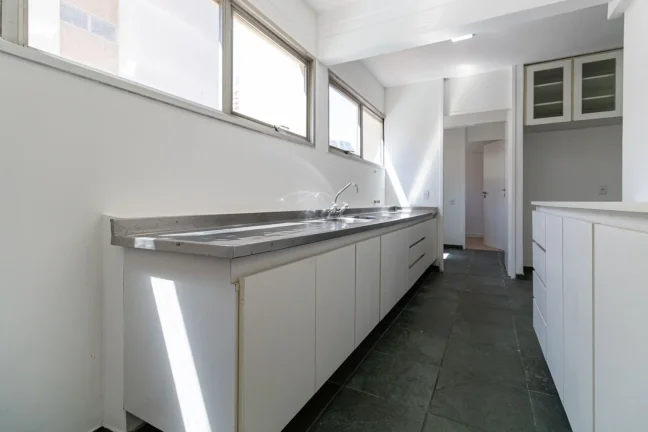 Imagem OPORTUNIDADE IMPERDÍVEL Apartamento 121M², 3Q, 1Suíte, 2 Banheiros, 1 Vaga.