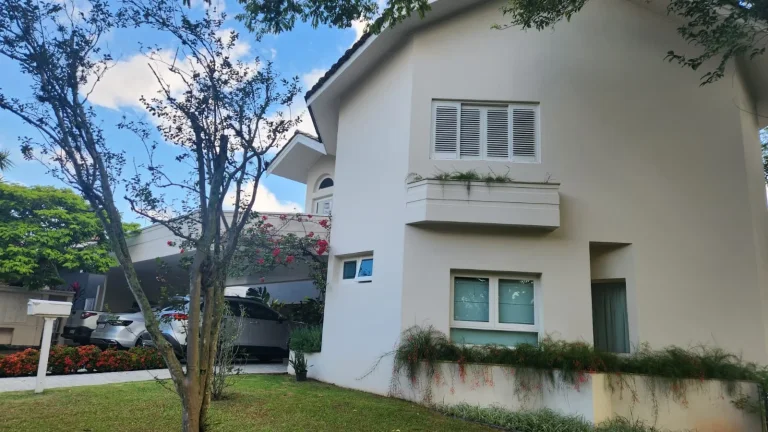 Imagem Residência Imponente em Esquina Privilegiada no Residencial Alphaville 9