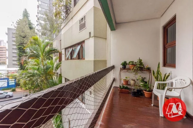 Imagem Cobertura no bairro Petrópolis, 3 dormitórios, suite. vagas e piscina. ,