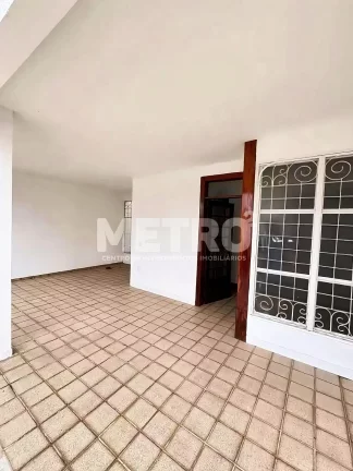 Imagem Casa à venda no Centro de Petrolina com 2 pavimentos, área de lazer