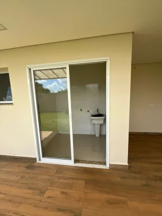 Imagem Casa térrea moderna com 3 suítes no Condomínio Lago da Serra em Araçoiaba da Serra