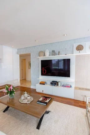 Imagem Apartamento à Venda Reformado de 171m² na Av. Washington Luíz - Alto da Boa Vista.