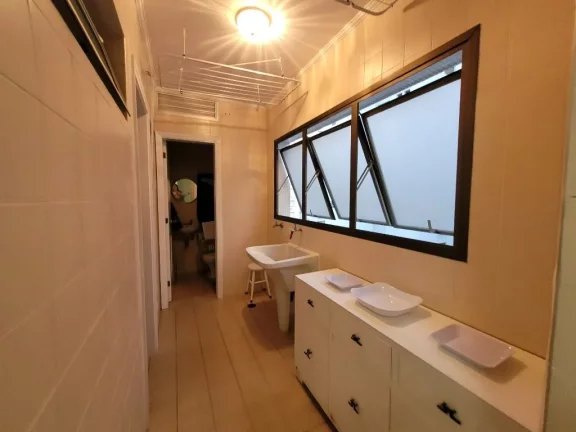 Imagem PITANGUEIRAS – UMA QUADRA DO MAR, MARAVILHOSO APTO REFORMADO, DECORADO, 02 VAGAS DE GARA