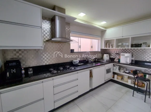 Imagem Encontre o Seu Novo Lar ou Espaço Comercial no Taquaral! 

Esta casa incrível no Taquaral é perfe...