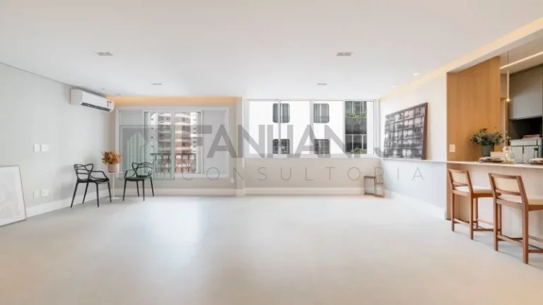 Imagem Venha se encantar com este apartamento de 130m² totalmente reformado, localizado no coração da Vila Nova Conceição. Com 2 quartos, sendo 1 suíte, es