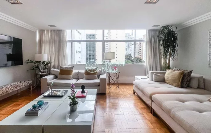 Apartamento com excelente reforma numa das melhores localizações do Jardim Paulista. Com espaços ...