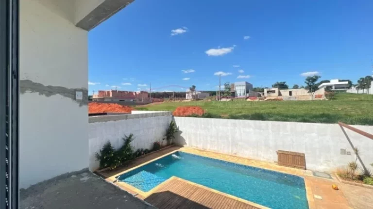 Imagem Belíssima casa dentro de condomínio
