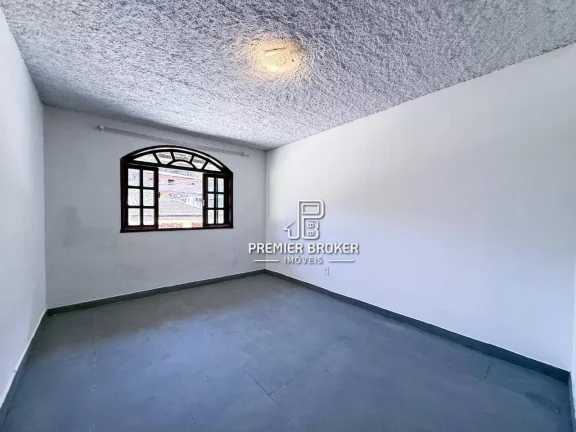 Imagem Casa com 3 dormitórios à venda, 346 m² por R$ 970.000,00 - Santa Cecília - Teresópolis/RJ