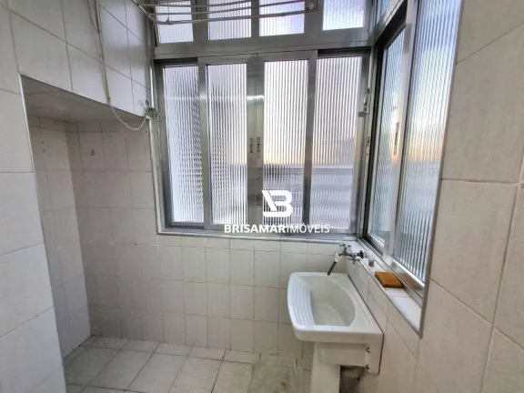 Imagem PITANGUEIRAS- UMA QUADRA DA PRAIA , TOTALMENTE REFORMADO, GARAGEM DEMARCADA NO PRÉDIO.