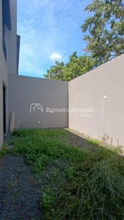Imagem Esta casa recém construída, com 2 suítes, localizada em um condomínio completo, é a escolha per...