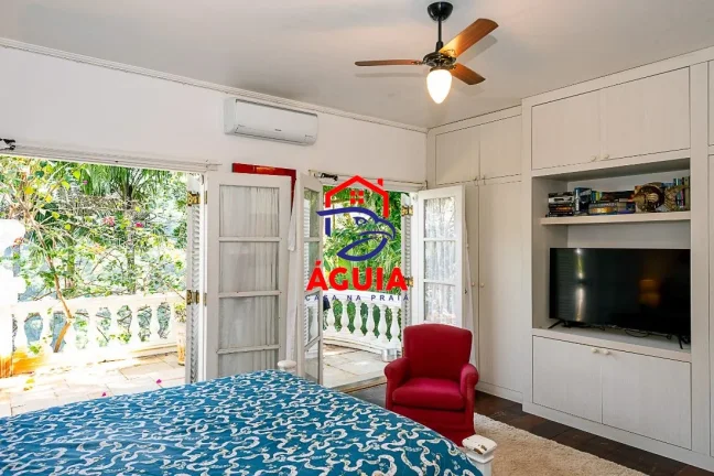 Imagem Belíssima casa em condomínio fechado em meio a Mata Atlântica com vista para o mar!!