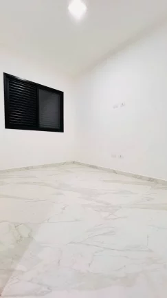 Imagem Ótima casa com dois dormitórios em condomínio Maracanã - Praia Grande - SP