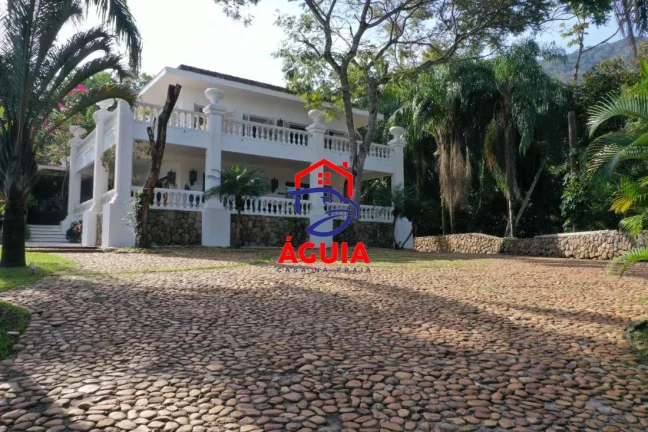 Imagem Belíssima casa em condomínio fechado em meio a Mata Atlântica com vista para o mar!!
